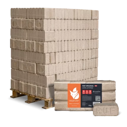 RUF Original Red Briketts auf Palette gestapelt