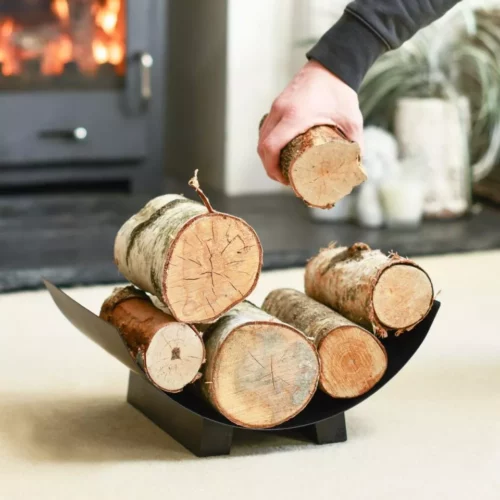 Detailansicht halbmondförmiger Metallkorpus mit Holzauflagen